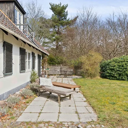 Charming House With 5000m Garden And Forest Ferienhaus