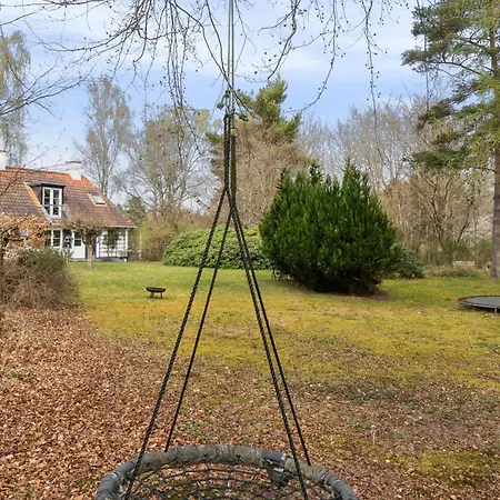 Charmerende Lokalt Hus Med 5000m2 Have Og Skov Holiday home